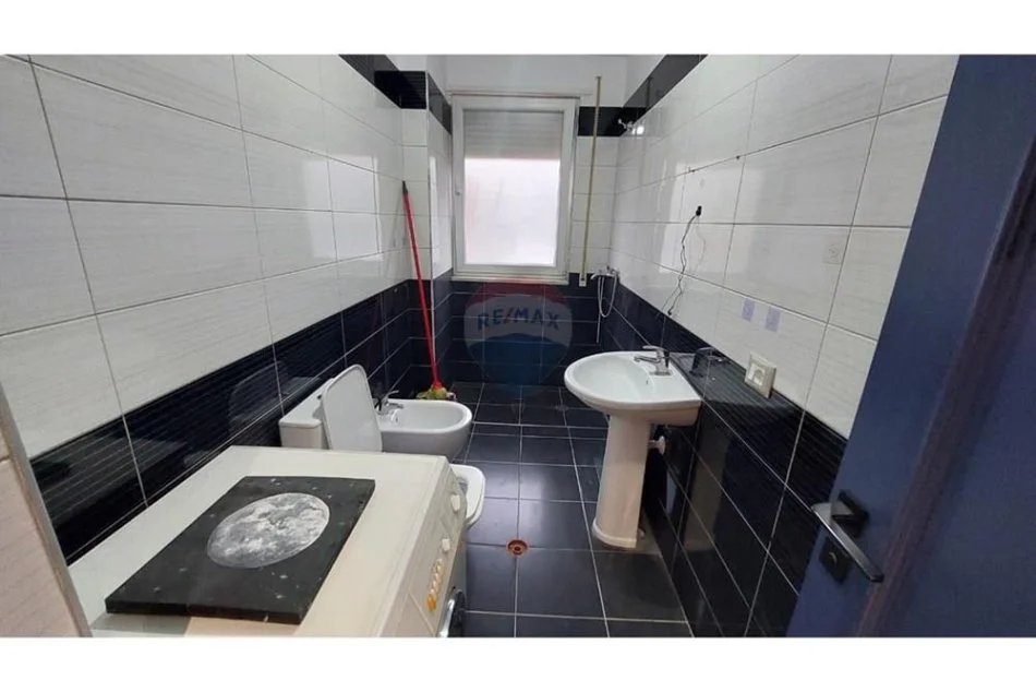 Tirane, shitet apartament 2+1+Ballkon Kati 2, 89 m² 190.000 € (Brryli)