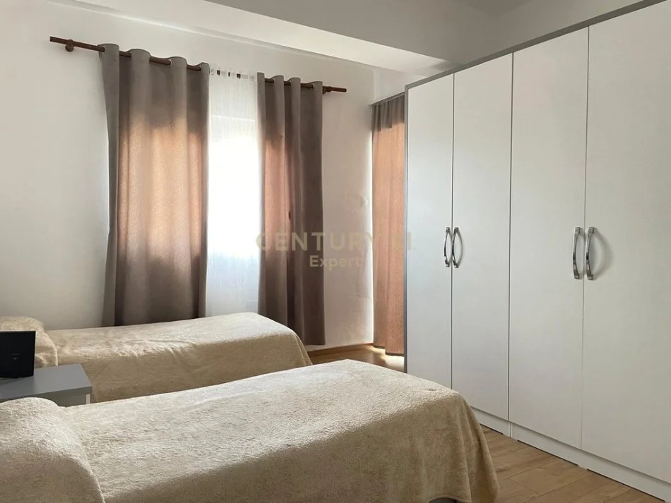 Tirane, jepet me qera apartament 2+1 Kati 10, 110 m² 600 € 