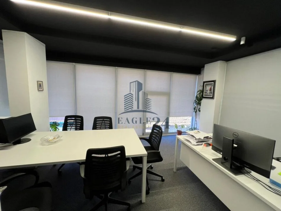 Tirane, jepet me qera zyre , 72 m² 1.100 € (Pazari Ri)