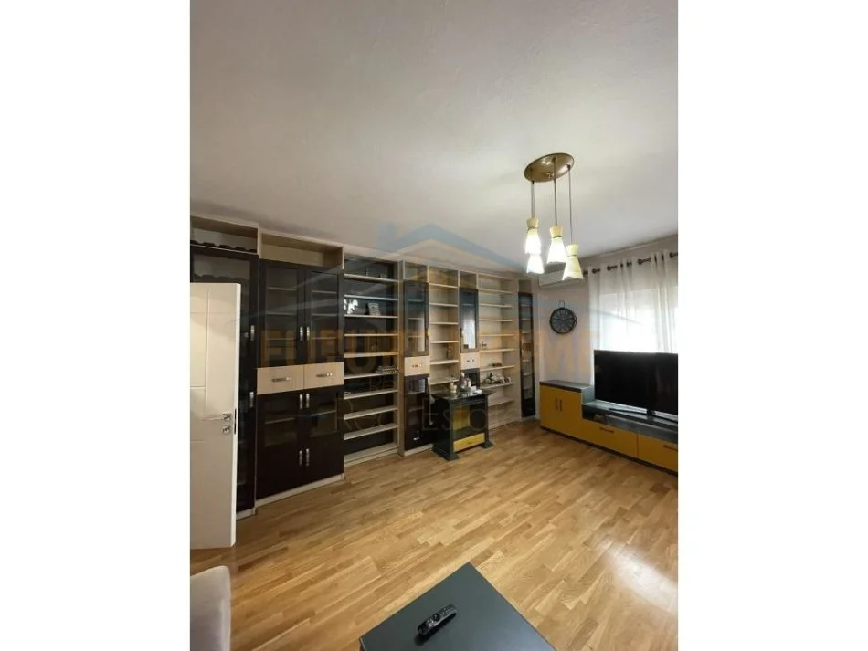 Tirane, shitet apartament 2+1+Ballkon Kati 6, 150 m² 400.000 € (Shallvaret)