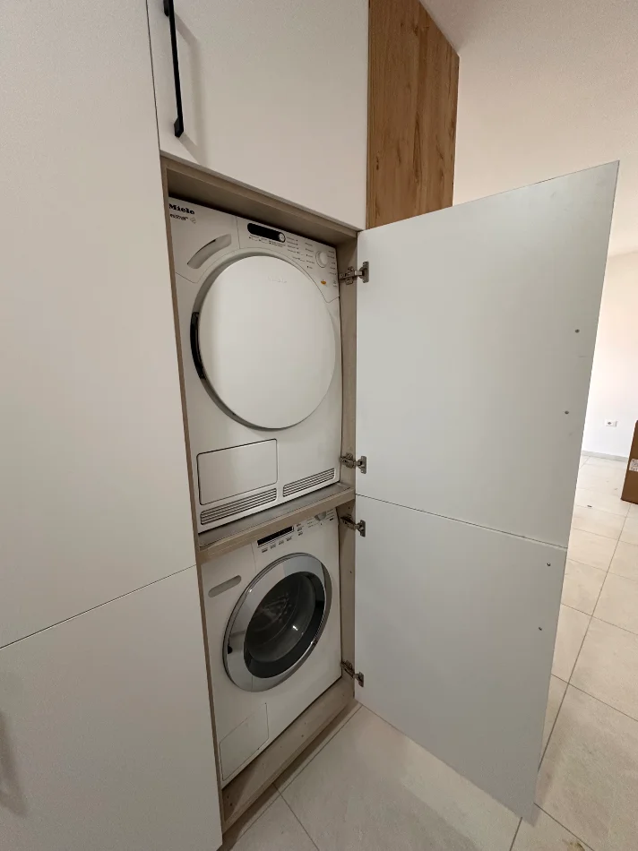 Tirane, jepet me qera apartament 2+1+Ballkon Kati 5, 100 m² 730 € (Ish Frigoriferi rruga Besa)