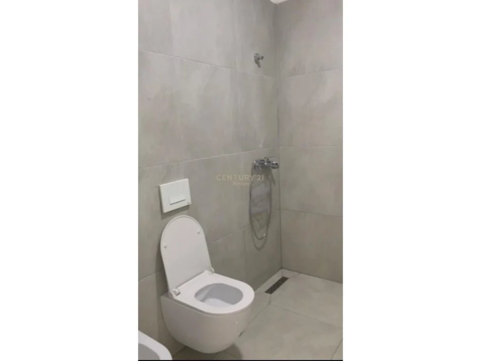 Shqiperi, jepet me qera apartament 2+1 Kati 1, 102 m² 500 € 