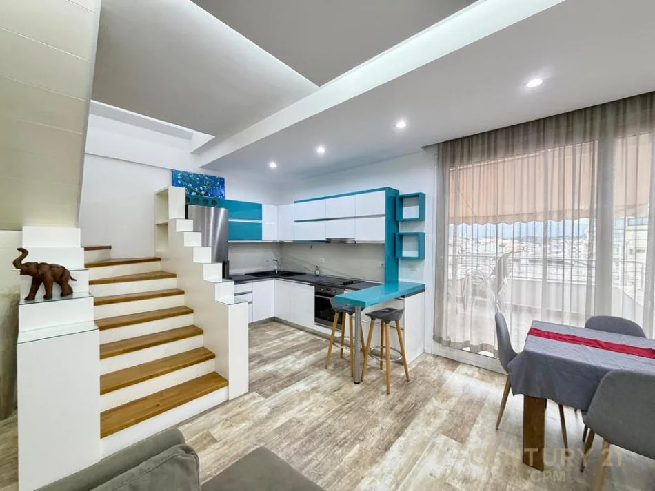 Tirane, jepet me qera apartament duplex 3+1 Kati 6, 180 m² 1.200 € (Rrethrrotullimi Selite)