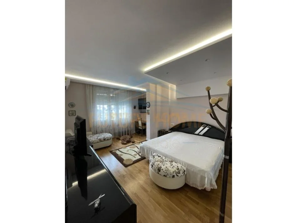 Tirane, shitet apartament 2+1+Ballkon Kati 6, 150 m² 400.000 € (Shallvaret)