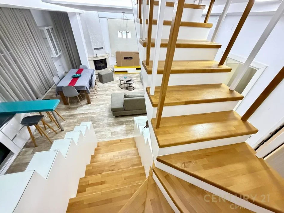 Tirane, jepet me qera apartament duplex 3+1 Kati 6, 180 m² 1.200 € (Rrethrrotullimi Selite)