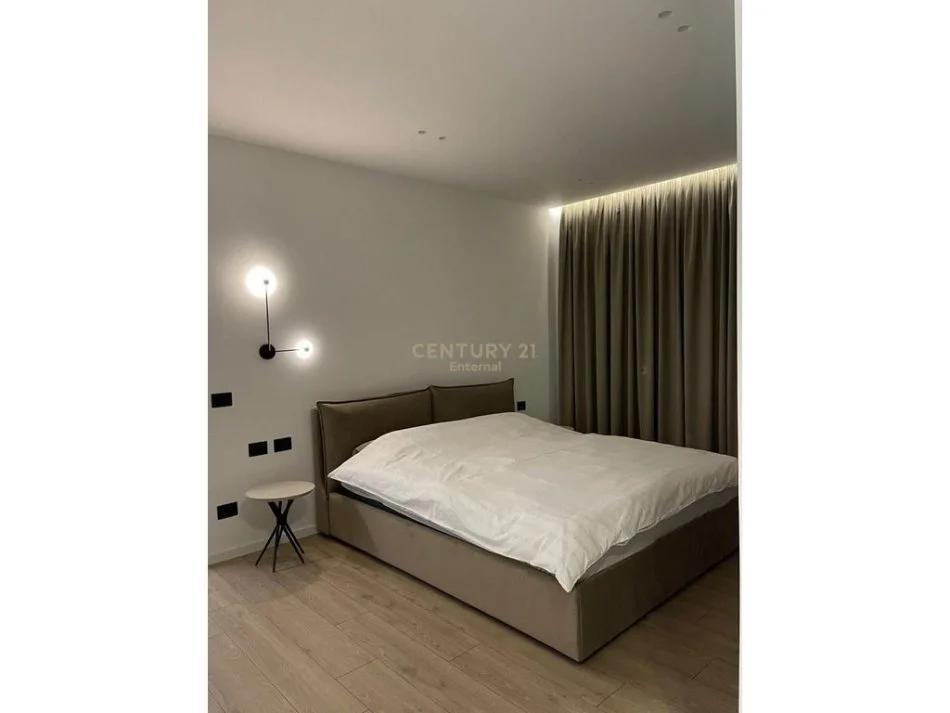 Tirane, jepet me qera apartament 2+1+Aneks+Ballkon Kati 5, 111 m² 2.000 € (Galeria ETC)