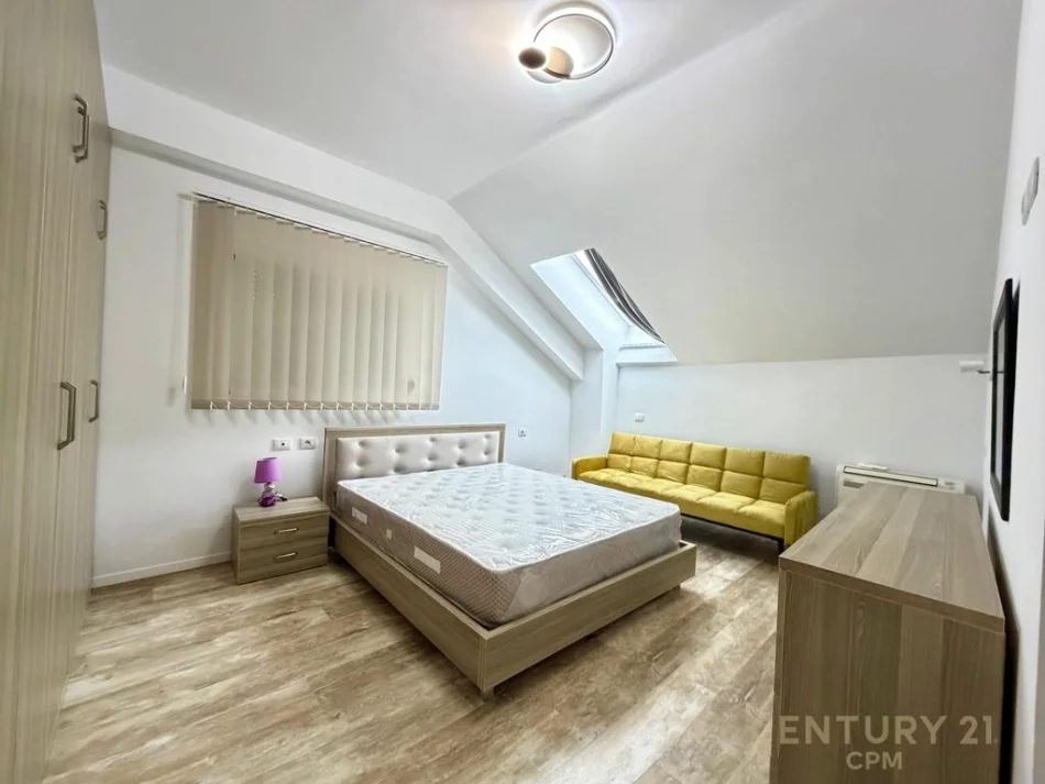Tirane, jepet me qera apartament duplex 3+1 Kati 6, 180 m² 1.200 € (Rrethrrotullimi Selite)