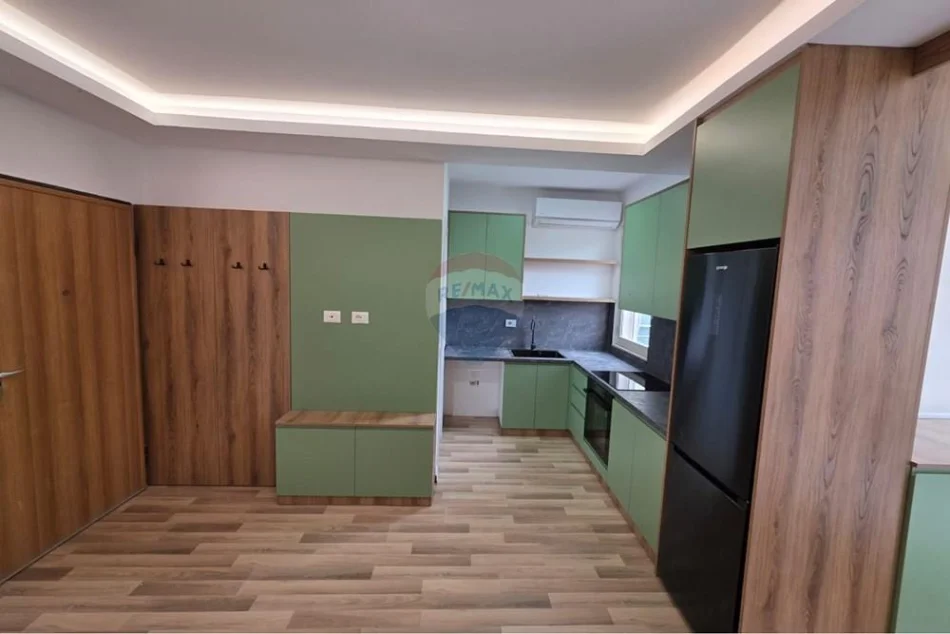 Tirane, jepet me qera apartament 1+1 Kati 2, 120 m² 385 € (Rruga e elbasanit)
