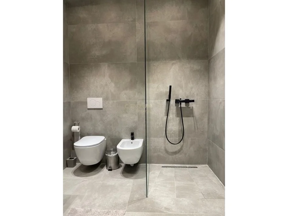 Tirane, jepet me qera apartament 2+1+Aneks+Ballkon Kati 5, 111 m² 2.000 € (Galeria ETC)