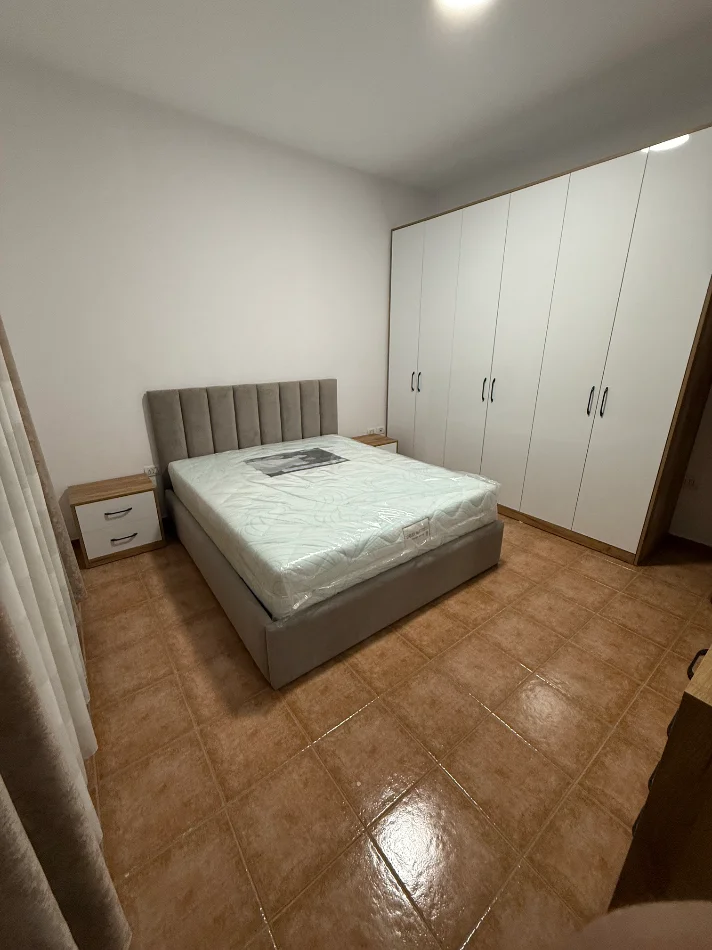 Tirane, jepet me qera shtepi 1+1 Kati 1, 70 m² 500 € (Rruga Pal Hasi)