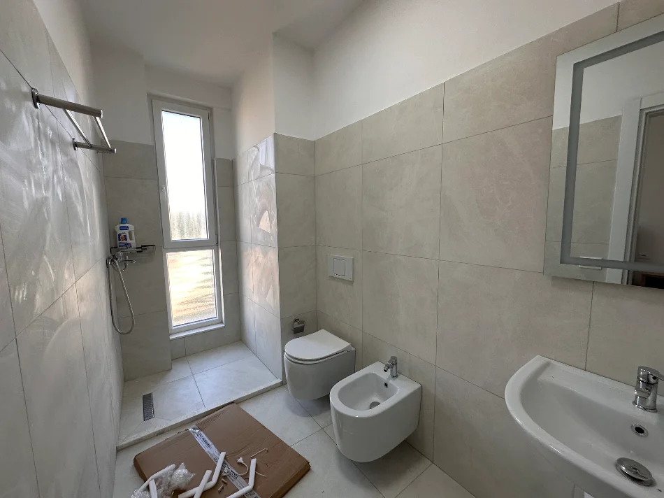 Tirane, jepet me qera apartament 2+1+Ballkon Kati 5, 100 m² 730 € (Ish Frigoriferi rruga Besa)