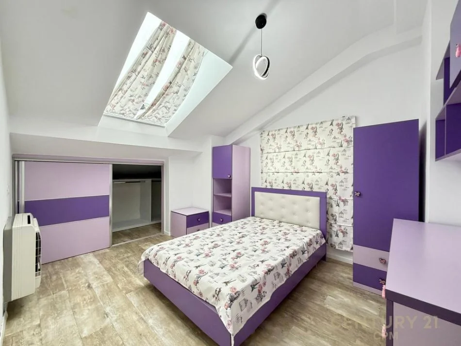 Tirane, jepet me qera apartament duplex 3+1 Kati 6, 180 m² 1.200 € (Rrethrrotullimi Selite)