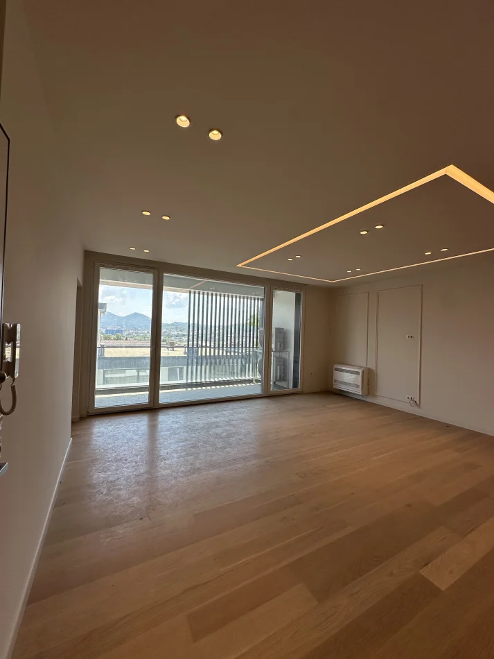 Tirane, shitet apartament 3+1+Ballkon , 153 m² 350.000 € 