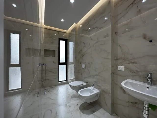 Tirane, jepet me qera apartament 2+1+2+BLK Kati 9, 106 m², Rr dibres)