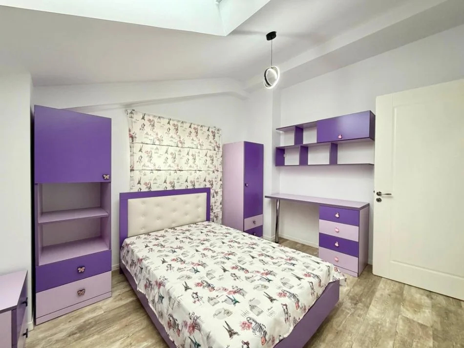 Tirane, jepet me qera apartament duplex 3+1 Kati 6, 180 m² 1.200 € (Rrethrrotullimi Selite)