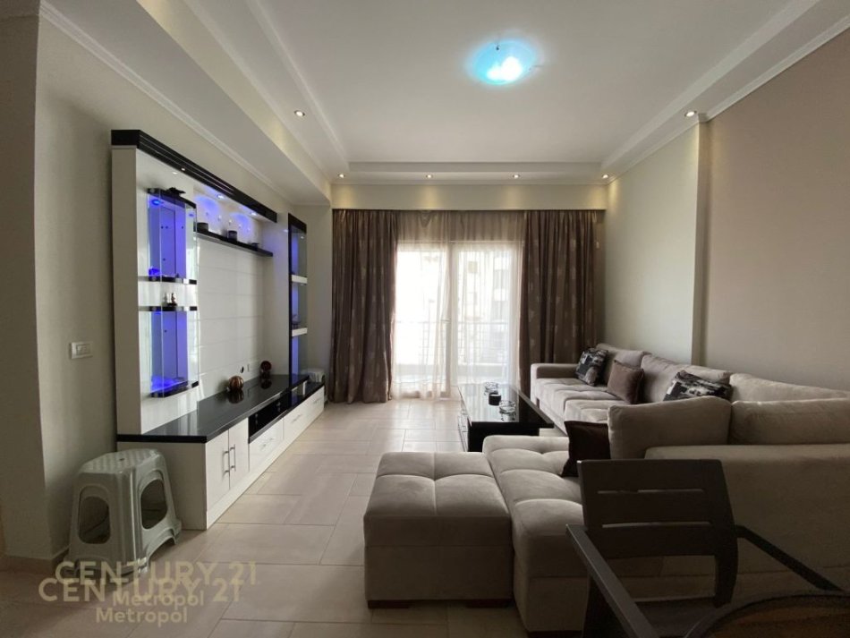 Tirane, jepet me qera apartament 2+1 Kati 3, 103 m² 450 € (Fresk)