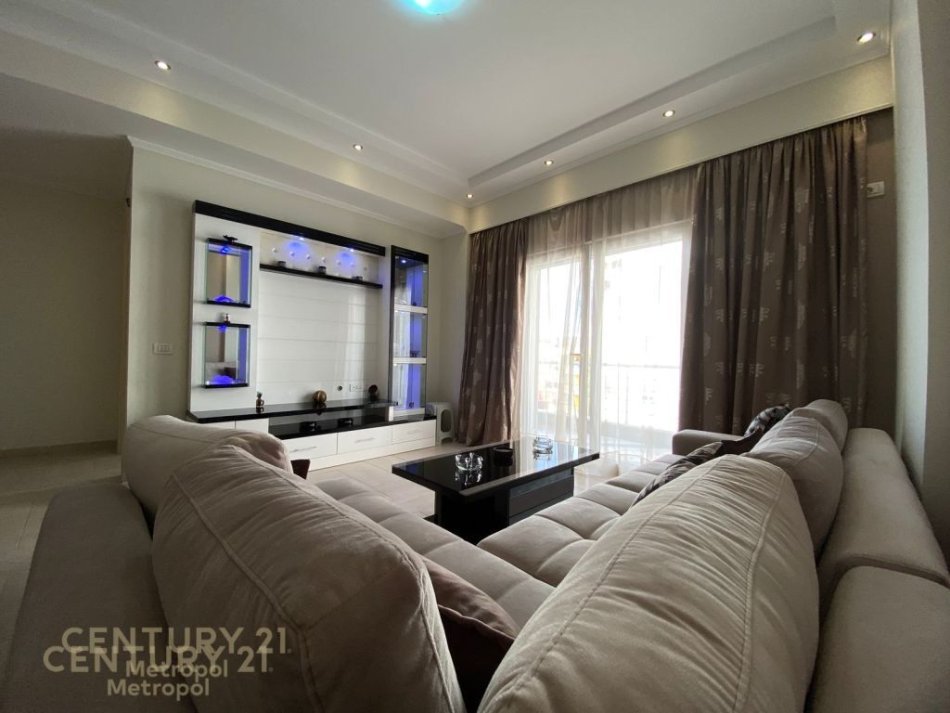 Tirane, jepet me qera apartament 2+1 Kati 3, 103 m² 450 € (Fresk)