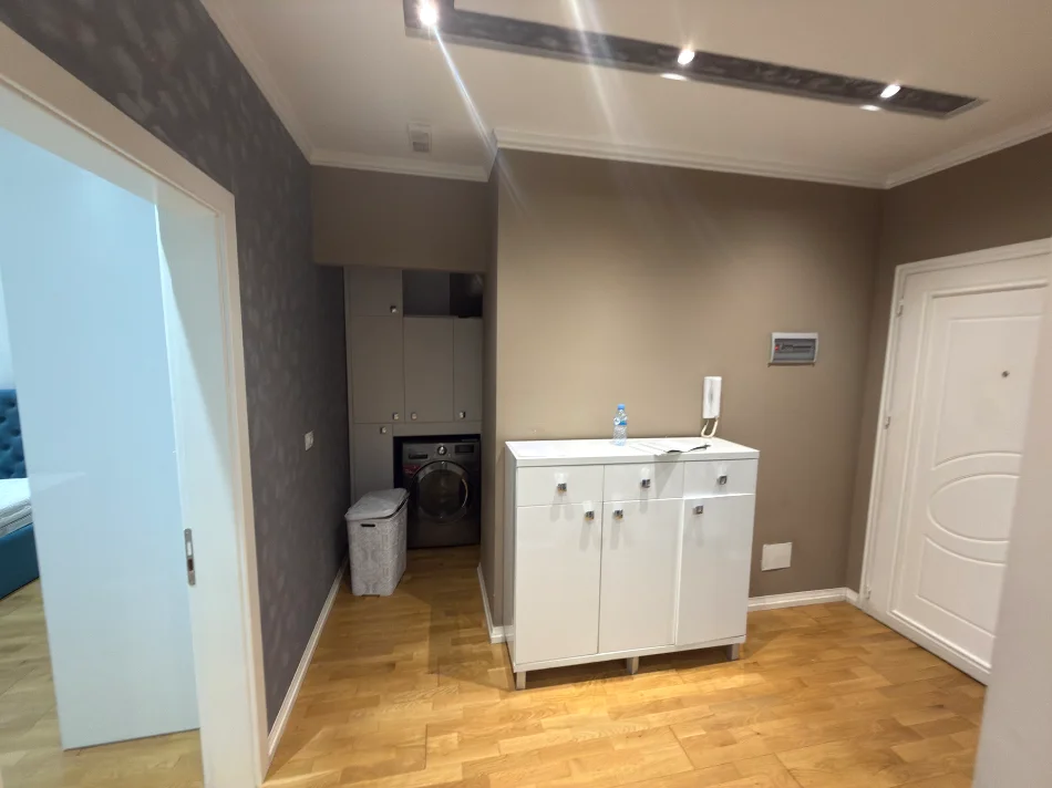 Tirane, jepet me qera apartament 2+1+Ballkon Kati 3, 100 m² 500 € (Rruga Teodor Keko)