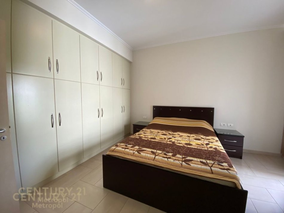 Tirane, jepet me qera apartament 2+1 Kati 3, 103 m² 450 € (Fresk)