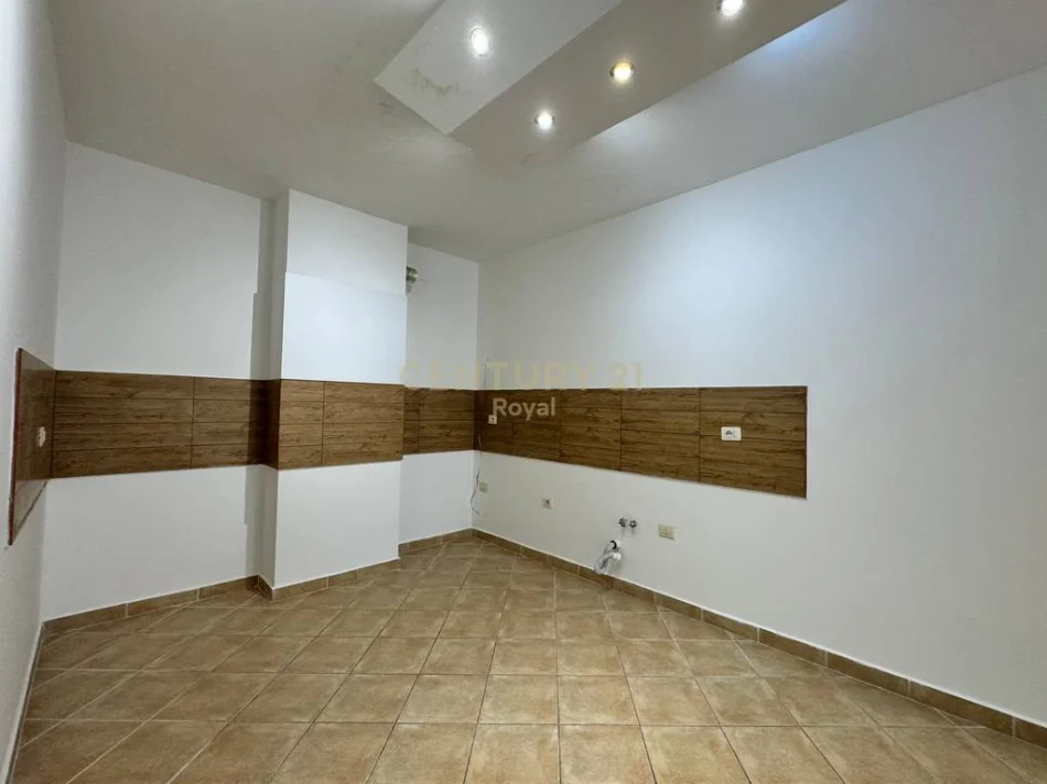 Tirane, shes apartament 2+1+Aneks+Ballkon Kati 2, 121 m² 209.000 € 