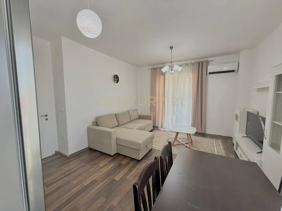 jepet me qera apartament 2+1 , 87 m² 550 €
