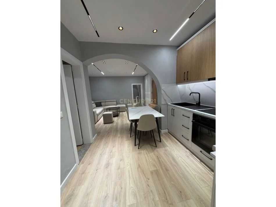 Tirane, jepet me qera apartament 1+1 Kati 1, 45 m² 500 € (Oxhaku)