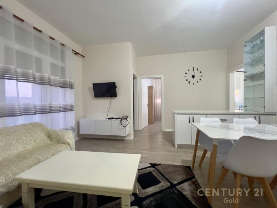Tirane, jepet me qera apartament 2+1 Kati 9, 85 m² 600 € (Ish Fusha e Aviacionit)