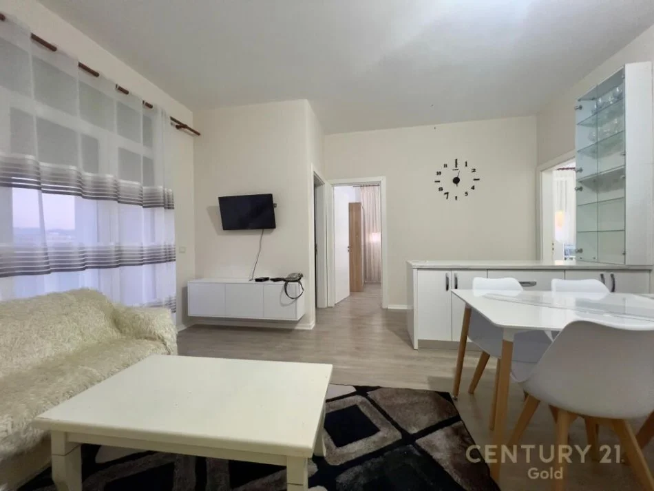Tirane, jepet me qera apartament 2+1 Kati 9, 85 m² 600 € (Ish Fusha e Aviacionit)