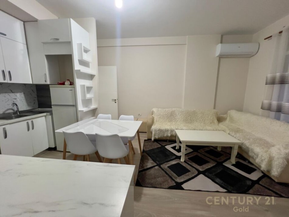 Tirane, jepet me qera apartament 2+1 Kati 9, 85 m² 600 € (Ish Fusha e Aviacionit)