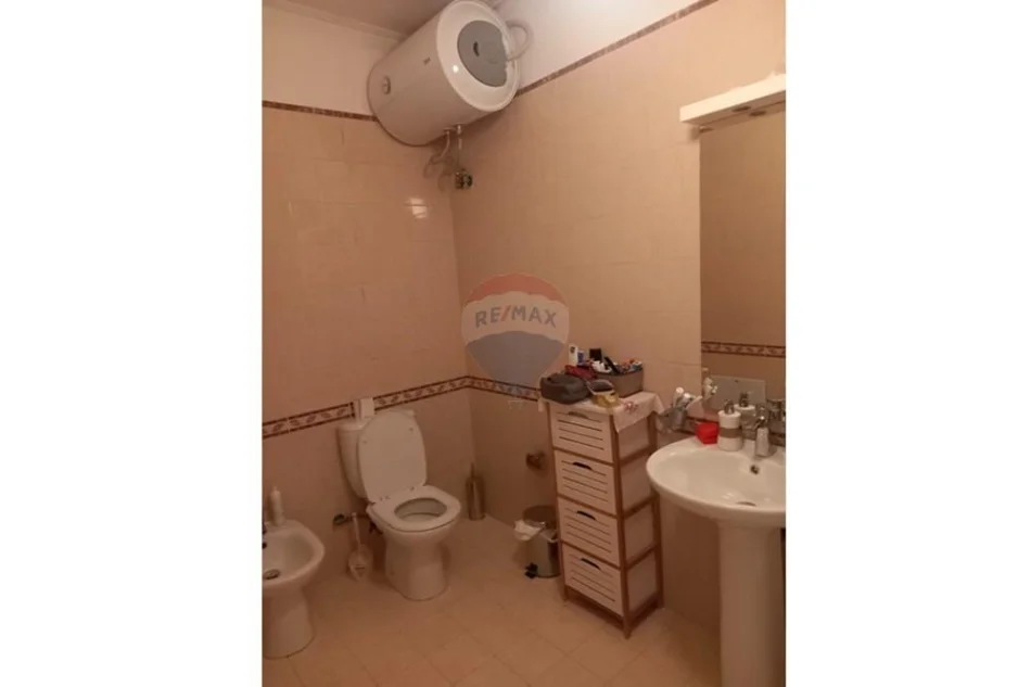 Tirane, shitet 3+1 , 151 m² 300.518 € (Rruga Peti)