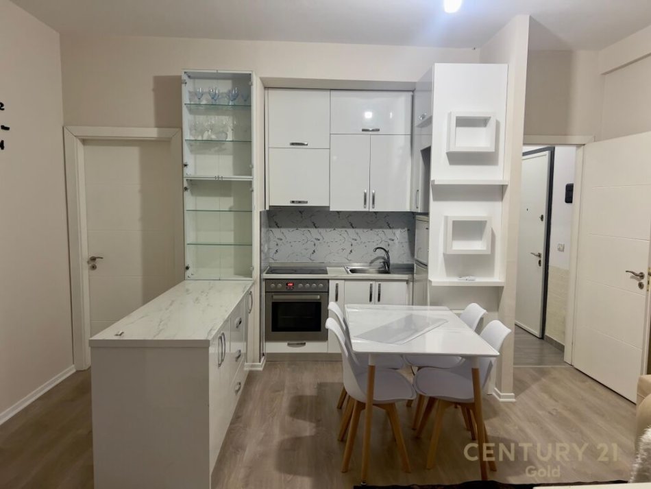 Tirane, jepet me qera apartament 2+1 Kati 9, 85 m² 600 € (Ish Fusha e Aviacionit)