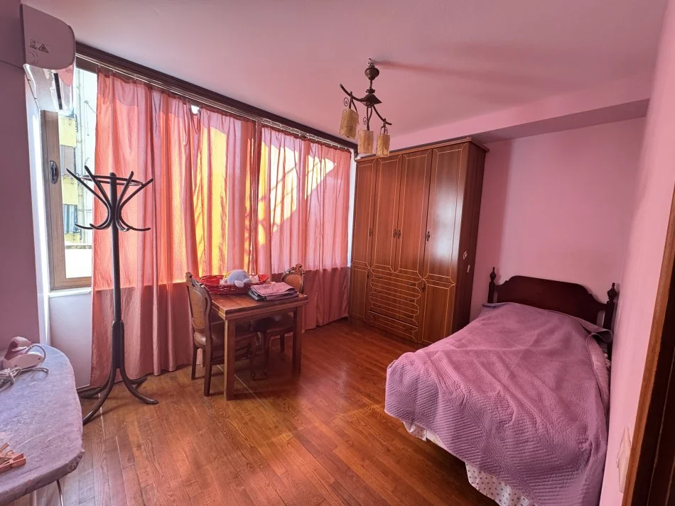 Tirane, jepet me qera apartament Kati 5, 100 m² 650 € 