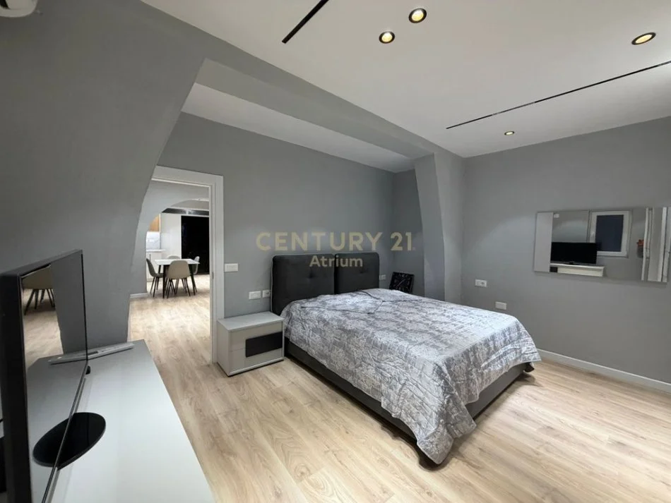 Tirane, jepet me qera apartament 1+1 Kati 1, 45 m² 500 € (Oxhaku)