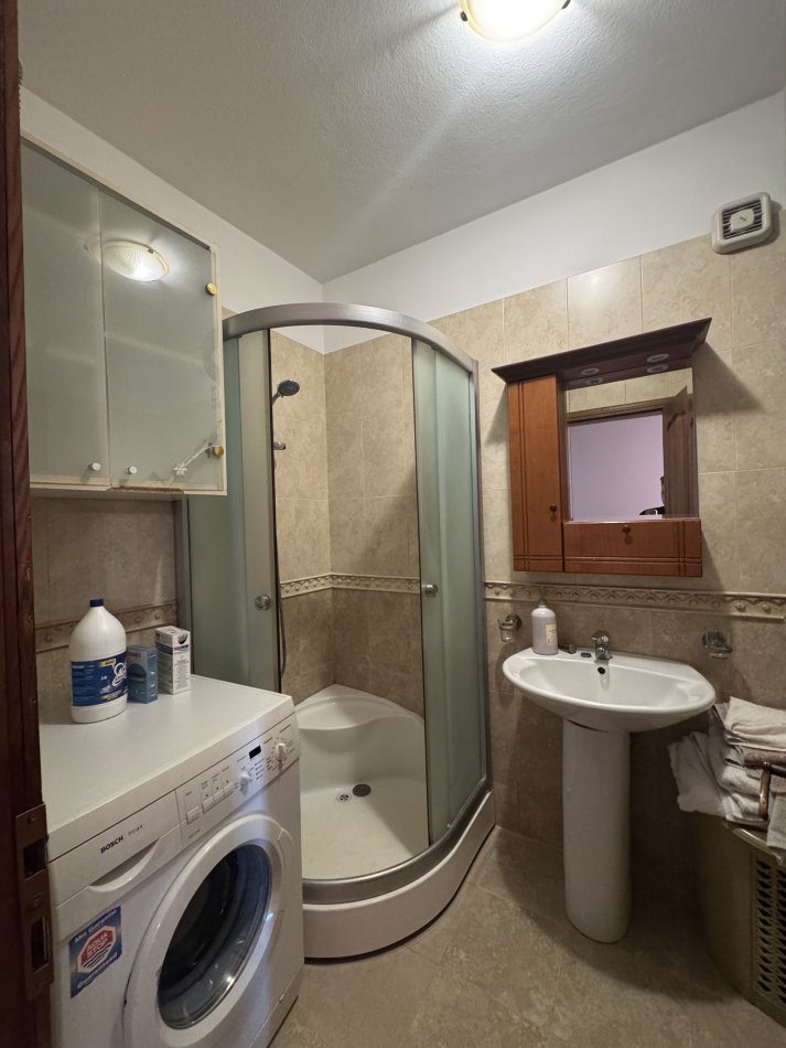 Tirane, jepet me qera apartament Kati 5, 100 m² 650 € 