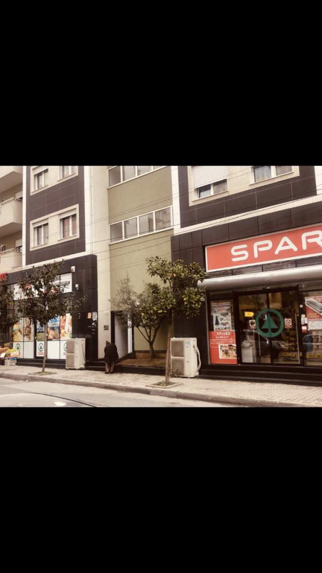 Tirane, shitet dyqan Kati 0, 472 m² 850.000 Euro (i dhene me qera supermarket SPAR)
