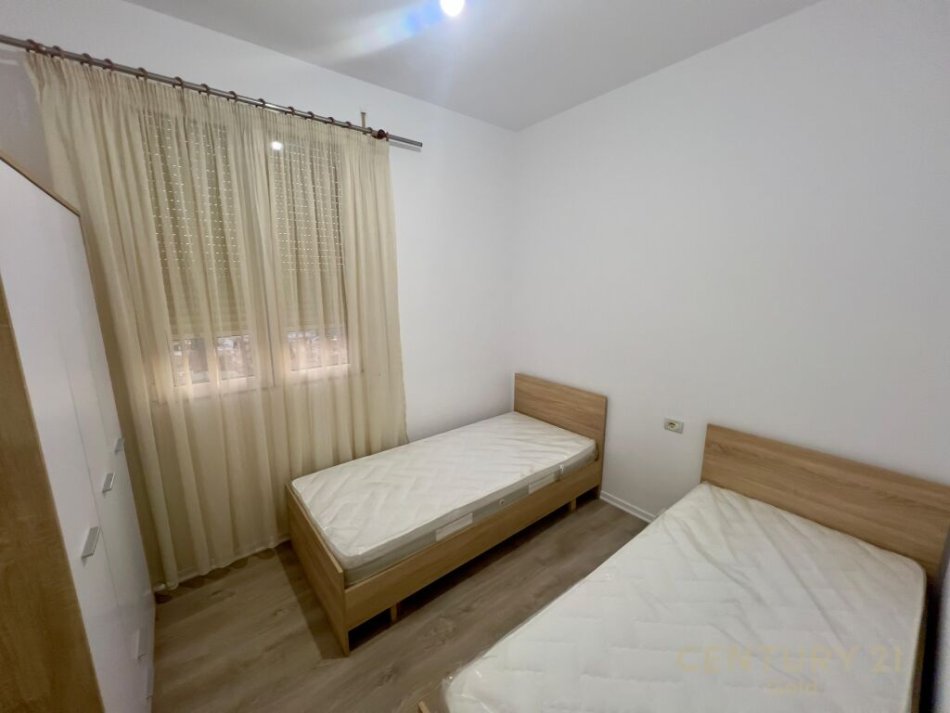 Tirane, jepet me qera apartament 2+1 Kati 9, 85 m² 600 € (Ish Fusha e Aviacionit)