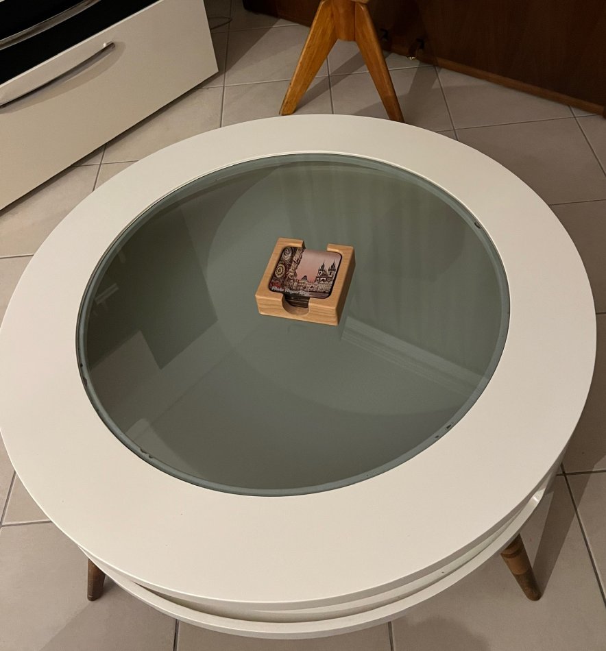 Tirane, shes Shitet tavoline mesi 70 €