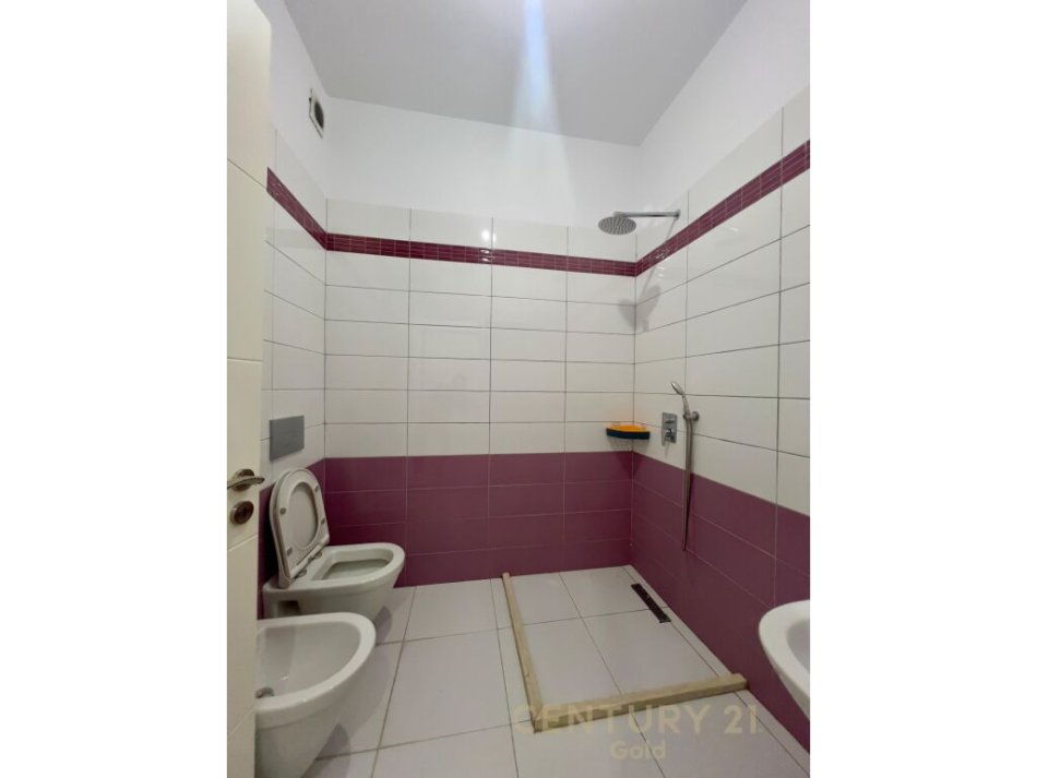 Tirane, jepet me qera apartament 2+1 Kati 9, 85 m² 600 € (Ish Fusha e Aviacionit)