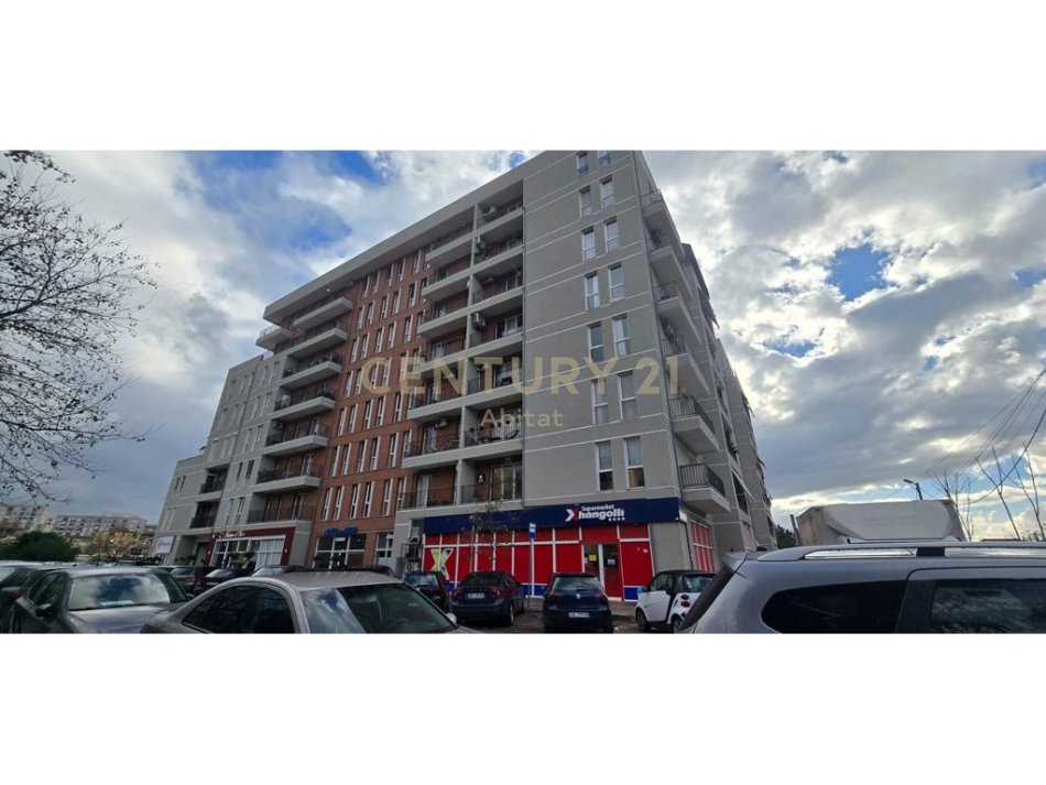 Tirane, shitet dyqan Kati 0, 79 m² 280.000 € (Fusha Aviacionit)