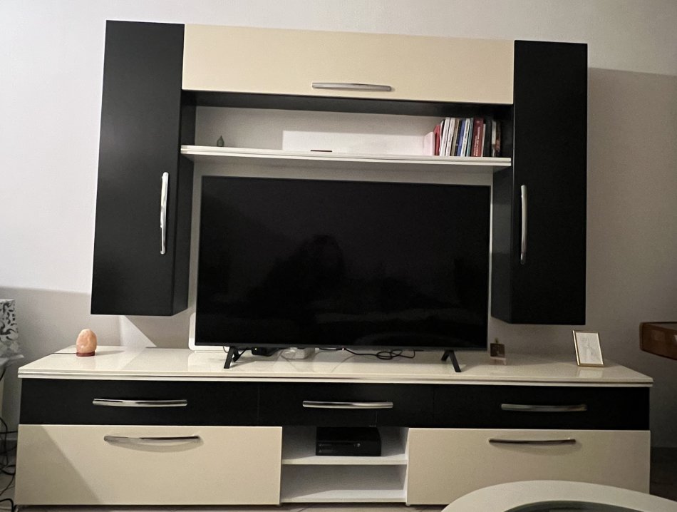 Tirane, shes Shitet mobilje televizori 150 €