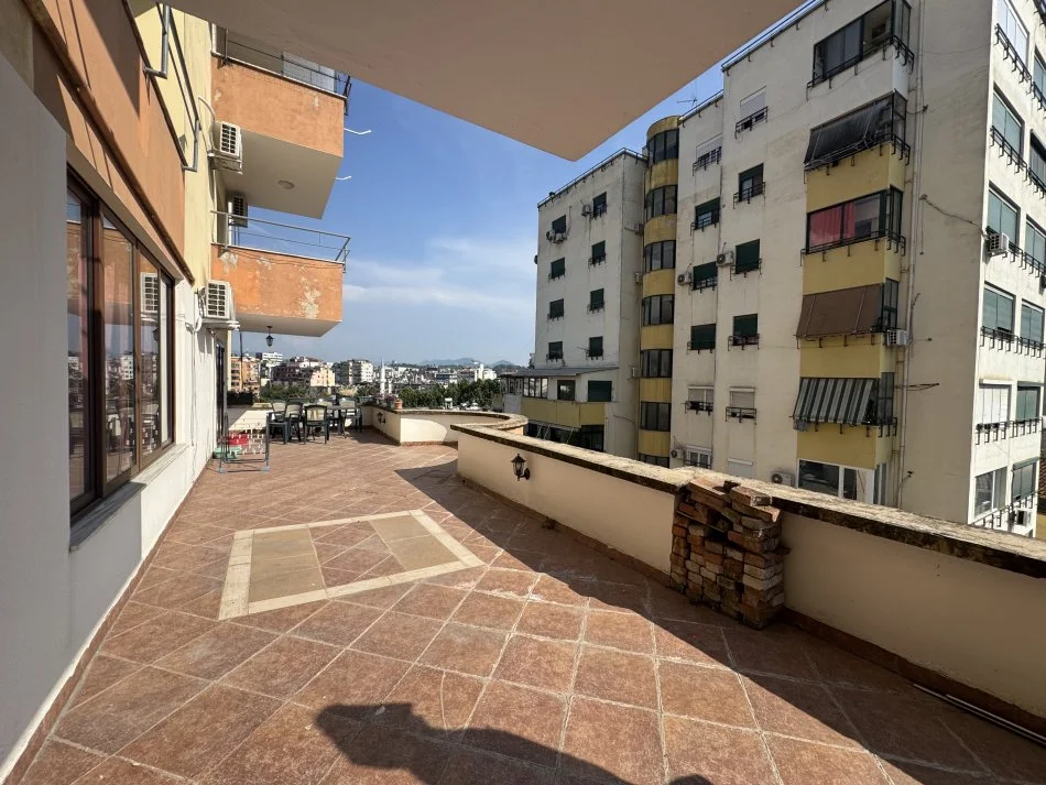 Tirane, jepet me qera apartament Kati 5, 100 m² 650 € 