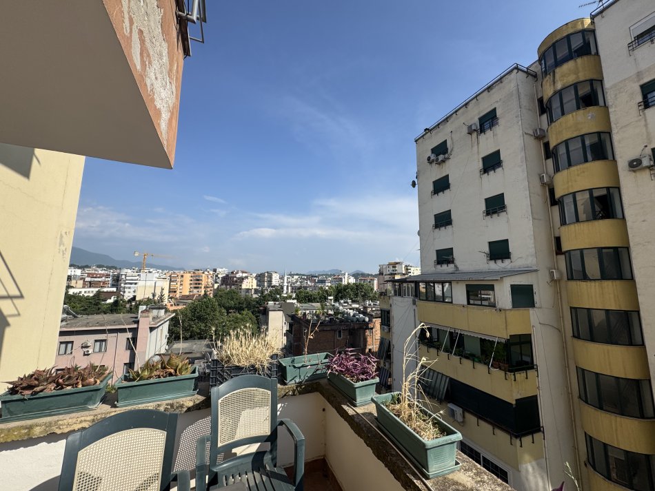Tirane, jepet me qera apartament Kati 5, 100 m² 650 € 