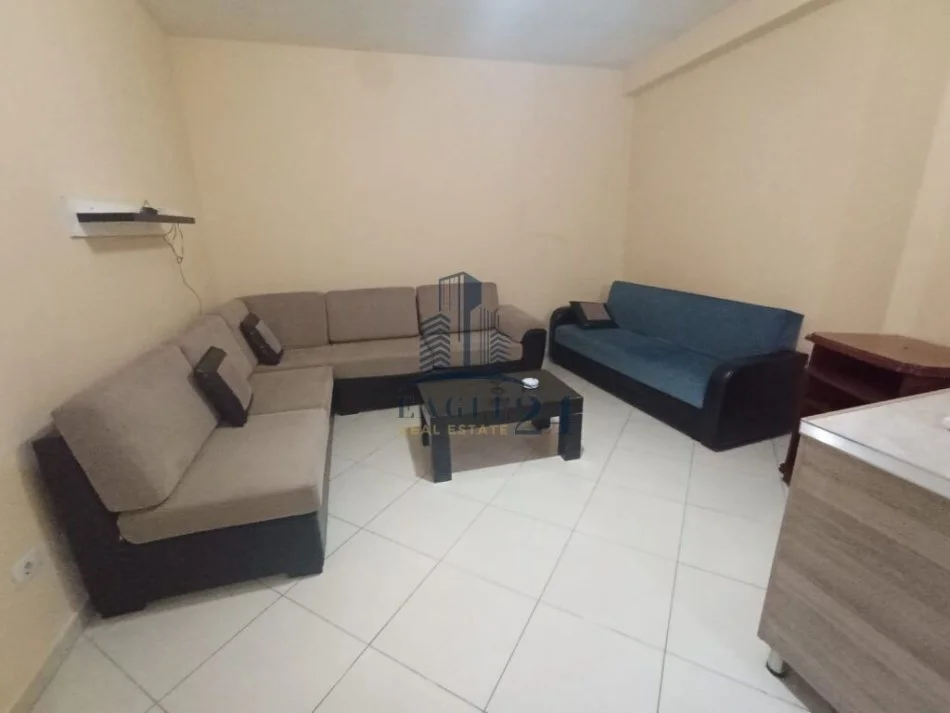Tirane, jepet me qera apartament 1+1 , 70 m² 450 € (Astir)