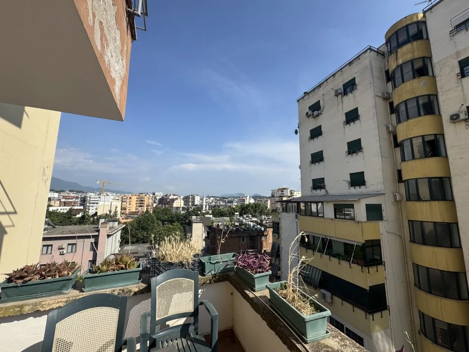 Tirane, jepet me qera apartament Kati 5, 100 m² 650 € 