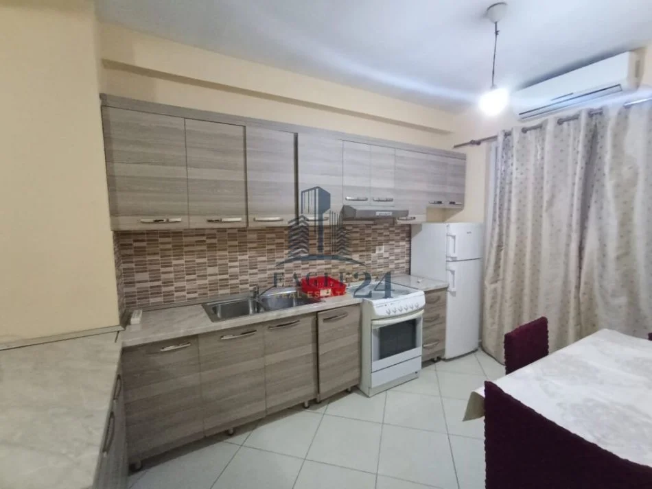 Tirane, jepet me qera apartament 1+1 , 70 m² 450 € (Astir)