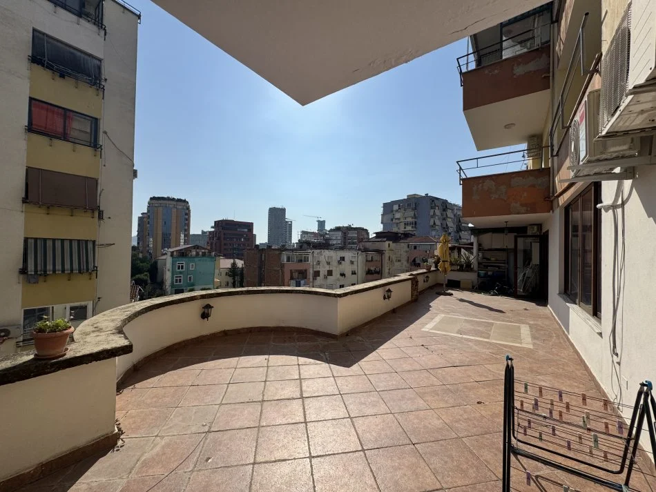 Tirane, jepet me qera apartament Kati 5, 100 m² 650 € 