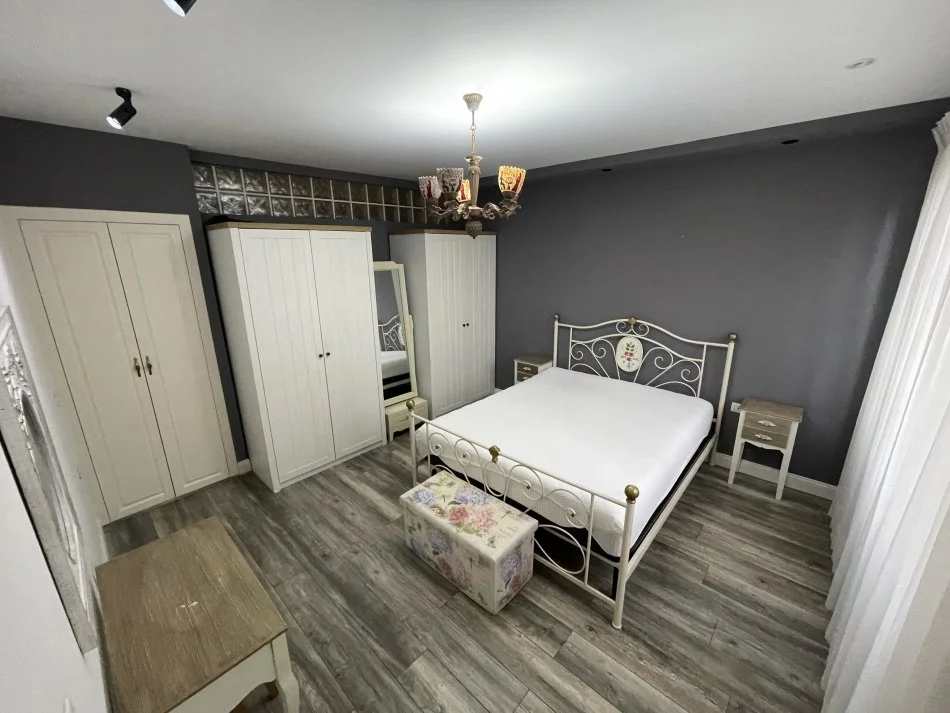 Tirane, jepet me qera apartament 1+1+Aneks+Ballkon Kati 1, 80 m² 550 € (Peti , Liqeni Thate)