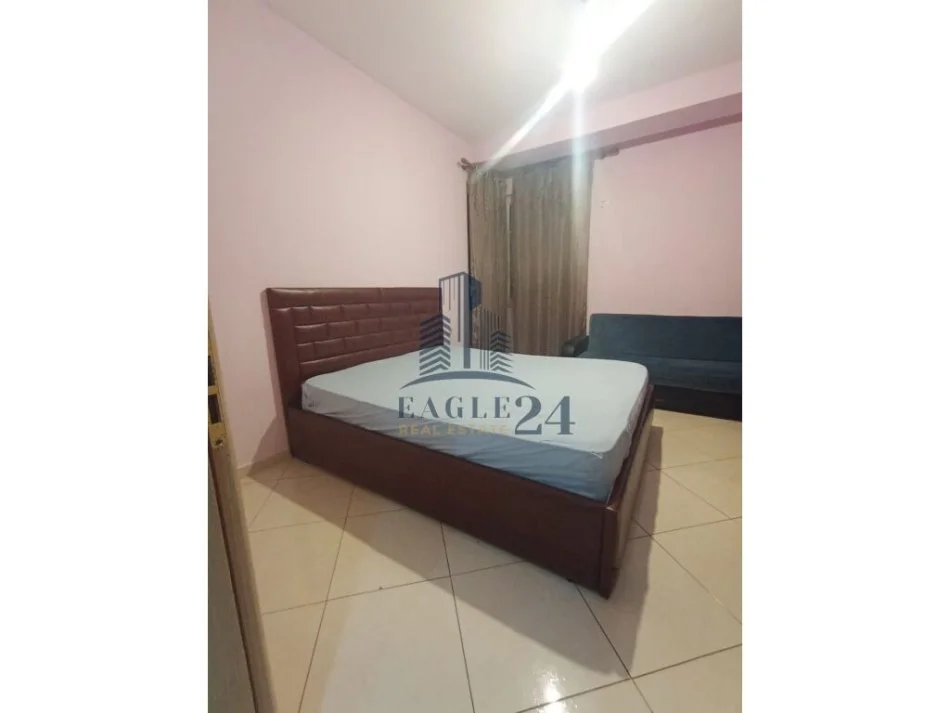 Tirane, jepet me qera apartament 1+1 , 70 m² 450 € (Astir)