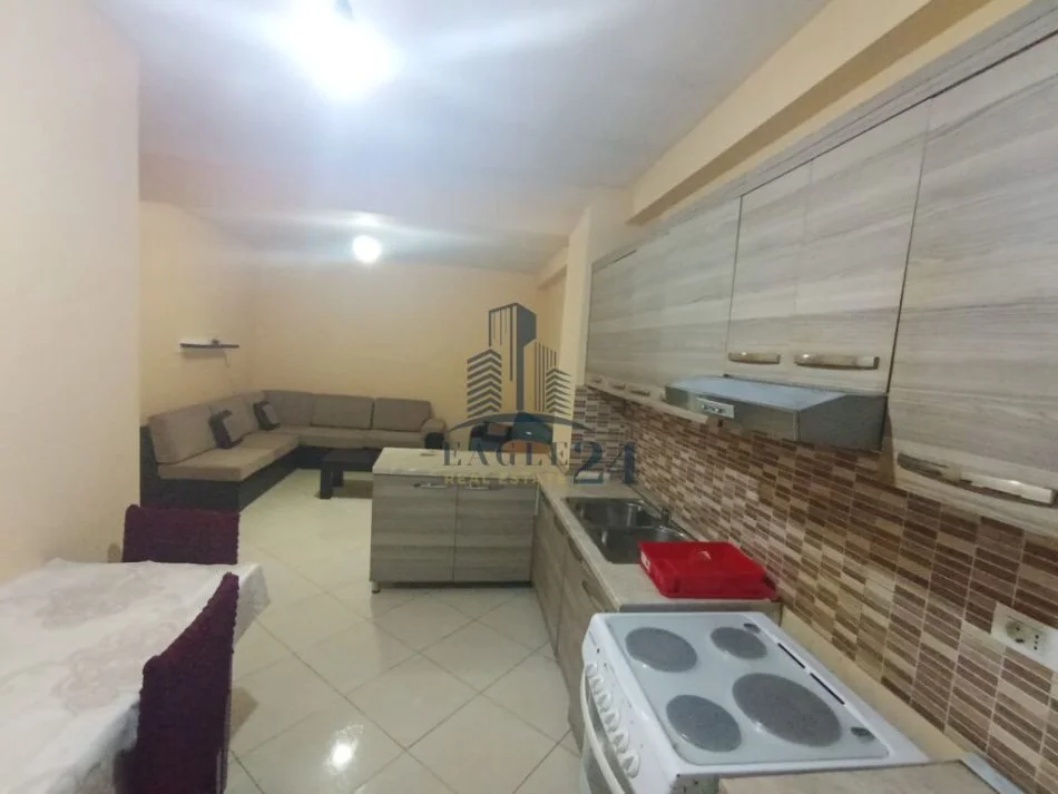 Tirane, jepet me qera apartament 1+1 , 70 m² 450 € (Astir)