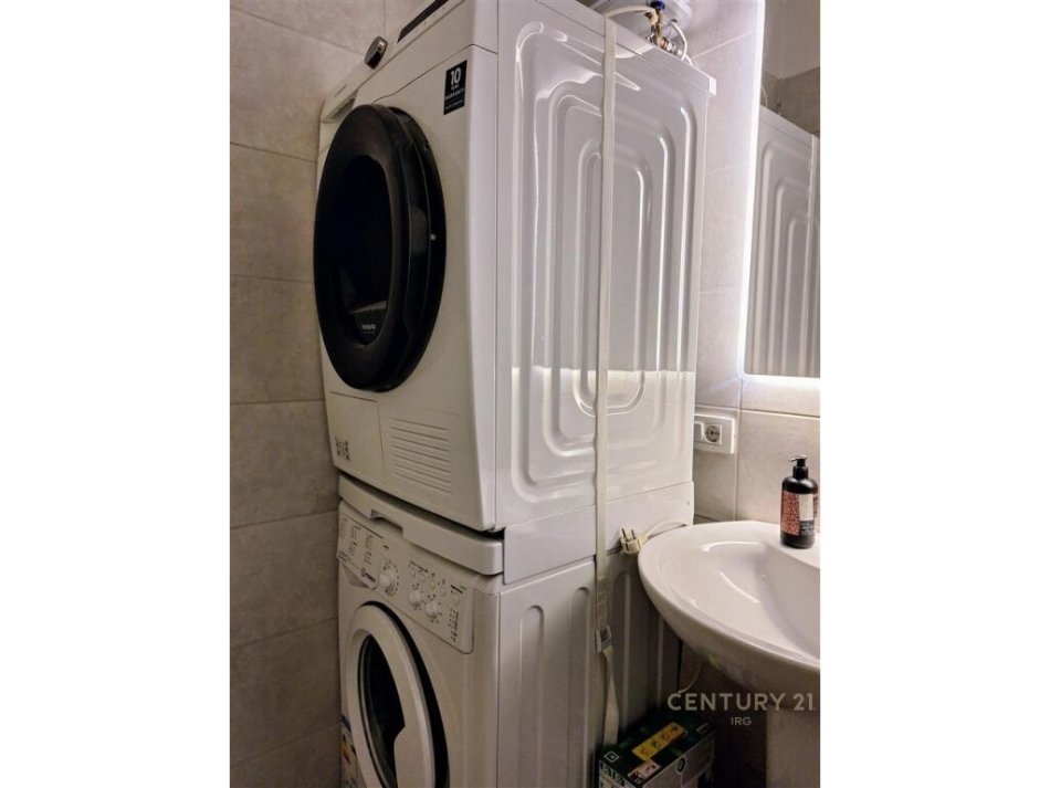 Tirane, jepet me qera apartament 2+1 Kati 5, 85 m² 550 € (Ali dem)